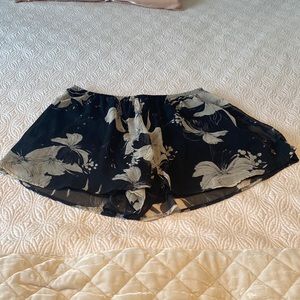 NWT Black and Cream Floral Shorts/Skort